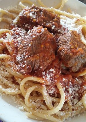 A picture of Greek beef stew in tomato sauce - kokkinisto.