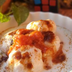 Mash ki daal k dahi baray A picture of Mash ki daal k dahi baray.