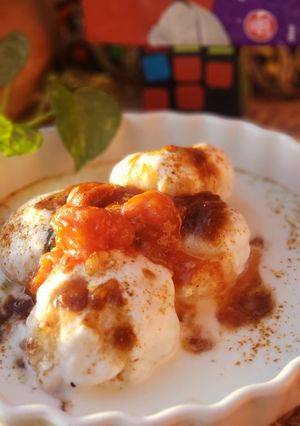 A picture of Mash ki daal k dahi baray.