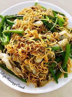 Hình của món Mì Gói Xào Ốc Móng Tay Rau Muống.