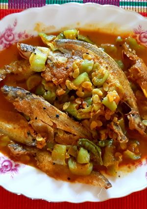 ঝিঙে দিয়ে ছোট পাবদা মাছের পাতলা ঝোল রেসিপির প্রধান ছবি