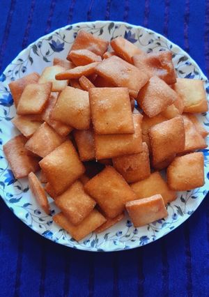 A picture of Sooji and All-Purpose Flour Shakarpare (Sweet Crunchy Bites).