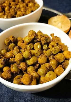 फ्रोजन मटर चाट (frozen matar chaat recipe in Hindi) रेसिपी मुख्य फोटो