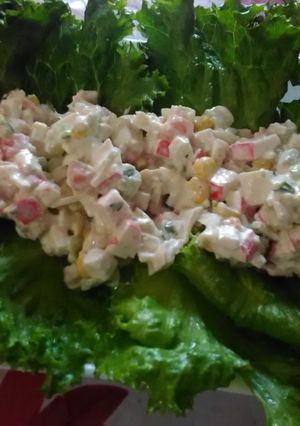 Una foto de Ensalada de surimi con 4 ingredientes