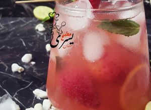 صورة لوصفة ليموناضة الفراولة الصحية  🎀