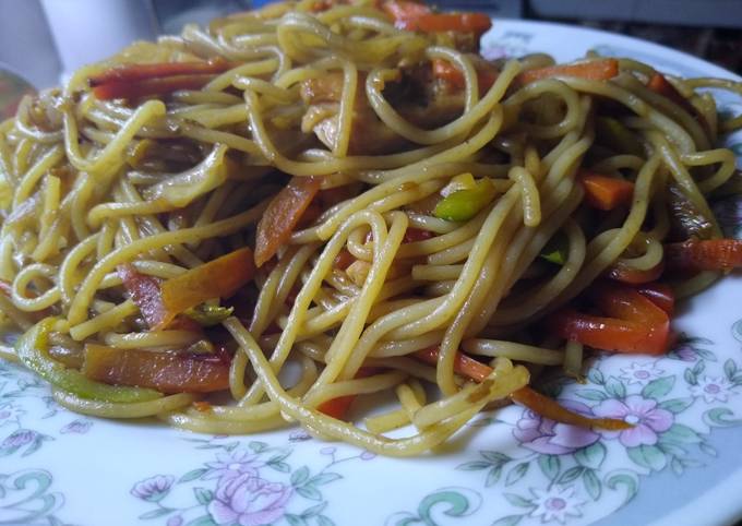 Comida china CHOW MEIN De POLLO Receta de Gabi ??????????- Cookpad