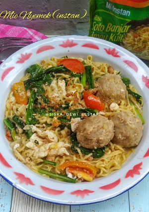 Foto resep Mie Nyemek (Mie Instan), kesukaaannn..