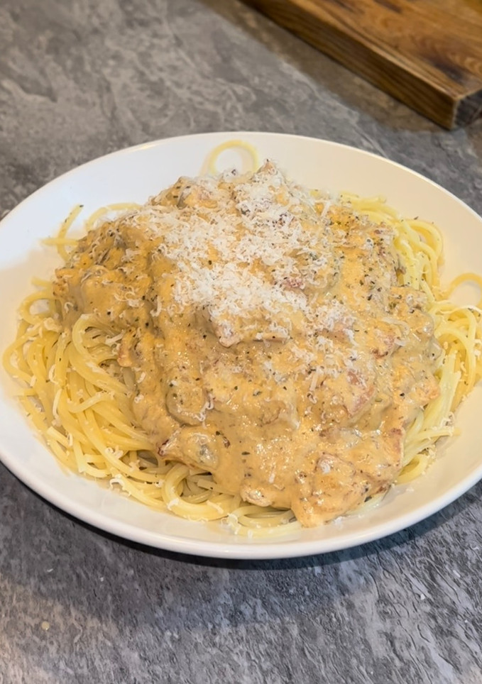 Una foto de Pasta carbonara (con nata)
