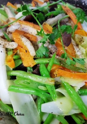 Hình của món Xào chay thập cẩm với nấm bào ngư.