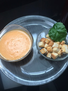 Una foto de Cremita de verduras 🌶 🥔 🥕 con picatostes