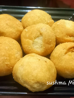 ड्राई फ्रूट्स मिनी कचौड़ी (Dry fruits mini kachori recipe in hindi) रेसिपी मुख्य फोटो