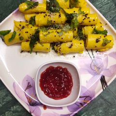 A picture of Khandvi.