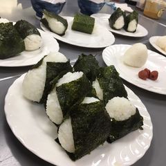 A picture of Rice ball (onigiri).
