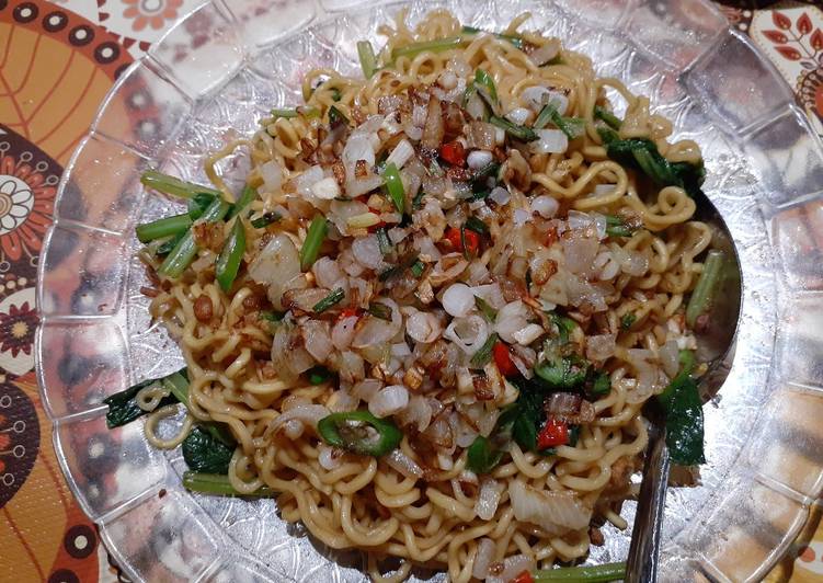 Cara Gampang Menyiapkan Mie Goreng Bawang Pedas, Lezat Sekali