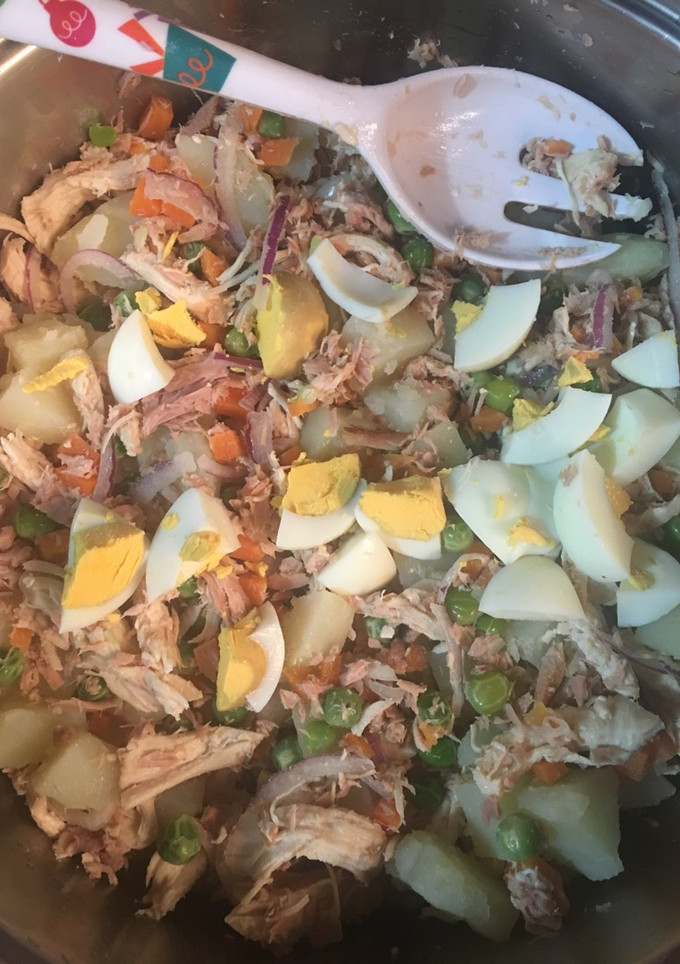 Una foto de Ensalada rusa colombiana