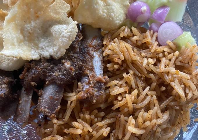 Ini dia! Resep  bikin Nasi kebuli kambing yang sesuai selera