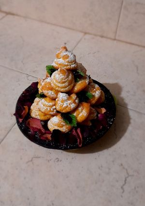 Una foto de Croquembouche