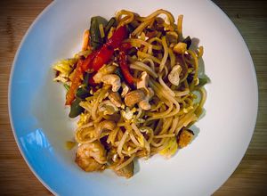 Una foto de Noodles con costilla de cerdo y gambas!🥡🥢