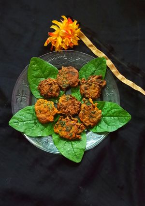 পুঁইশাকের পকোড়া (puishaker pokora recipe in Bengali) রেসিপির প্রধান ছবি