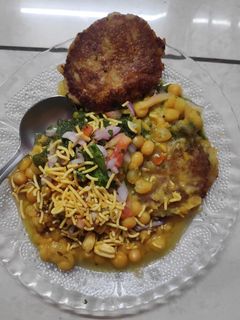 रगडा पॅटीस (Ragada Pattice recipe in marathi) रेसिपी चे मुख्य फोटो