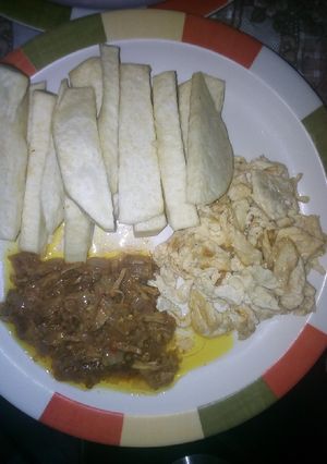 A picture of Fried yam, shredded beef and scrambled eggs.