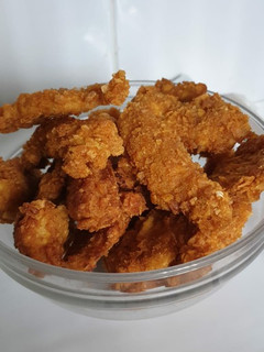 Una foto de Pollos estilo KFC en casa