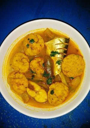 ডালের বড়ি দিয়ে ইলিশ মাছের ঝোল(daler bori diye illish maacher jhol recipe in Bengali) রেসিপির প্রধান ছবি