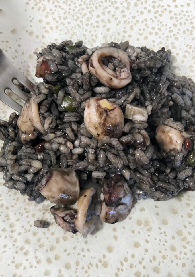 Una foto de Arroz albinegro fácil