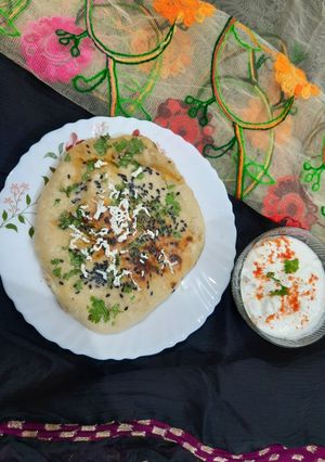 ચીઝ પનીર સ્ટફ્ડ કૂલચા (Cheese Paneer Stuffed Kulcha recipe in Gujarati) રેસીપી મુખ્ય ફોટો