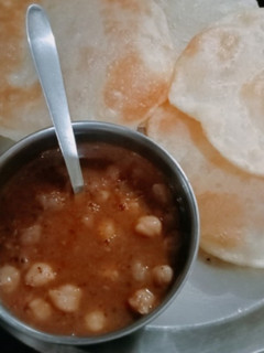 छोले भटूरे (Chole bhature recipe in hindi) रेसिपी मुख्य फोटो
