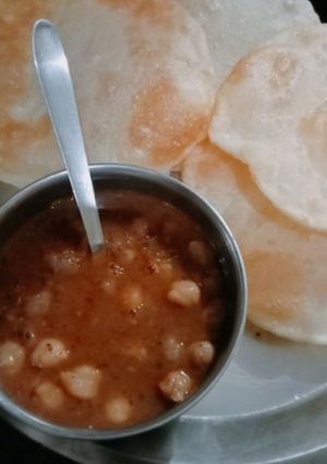 छोले भटूरे (Chole bhature recipe in hindi) रेसिपी मुख्य फोटो