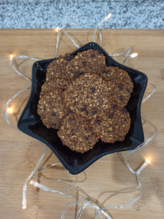 Una foto de Cookies de avena, plátano🍌, manzana🍎, miel🍯 y chocolate🍫