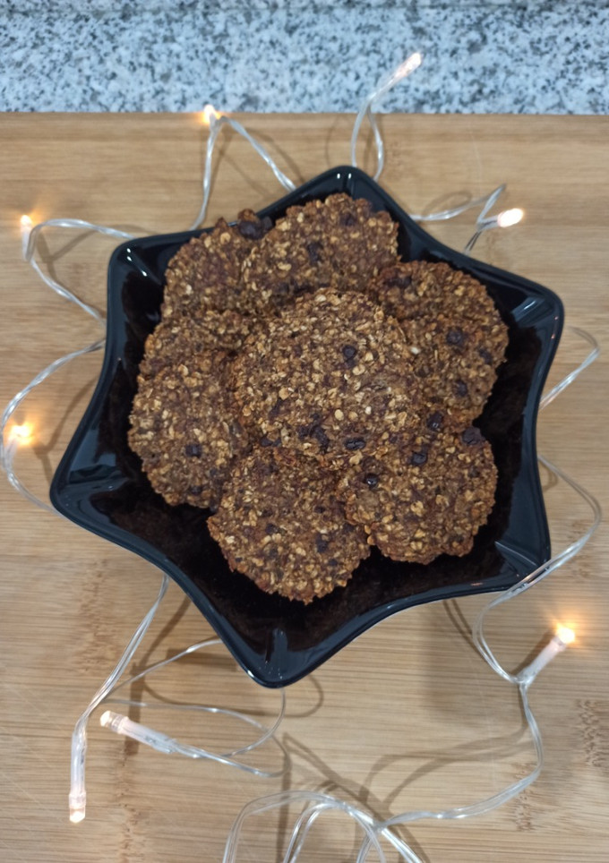 Una foto de Cookies de avena, plátano🍌, manzana🍎, miel🍯 y chocolate🍫