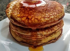 Una foto de HOTCAKES🥞Con Dulce de leche (arequipe)...!