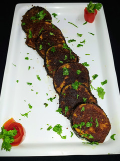 बैंगन भाजा (baingan bhaja recipe in Hindi) रेसिपी मुख्य फोटो
