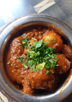 લસણીયા બટાકા (Lasaniya Bataka Recipe In Gujarati) રેસીપી મુખ્ય ફોટો