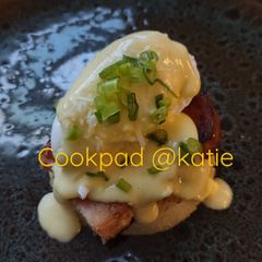 A picture of Crumpet Eggs Benedict.