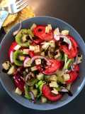 Ensalada con kiwi, queso y cebolla morada #fastgood 😊