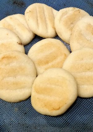 A picture of Crispy biscuits 🫓 🫓 without oven.