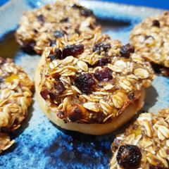 A picture of Baked oats medallions over nut apple donuts.