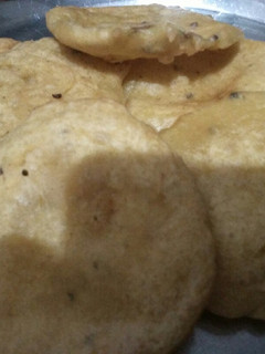 બટેટા ના પતરીના ભજીયા(Potato Bhajiya Recipe In Gujarati) રેસીપી મુખ્ય ફોટો