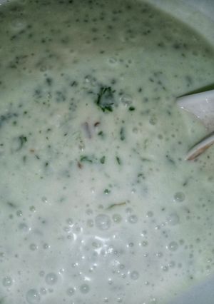 A picture of Hari chutney ka raita.