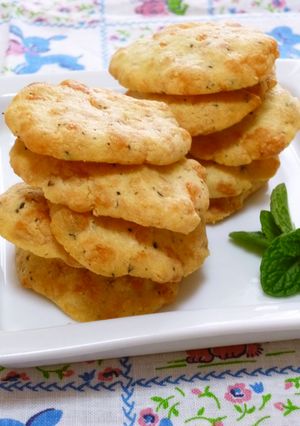 A picture of ★Cheese and Black Pepper Snack Cookies★.