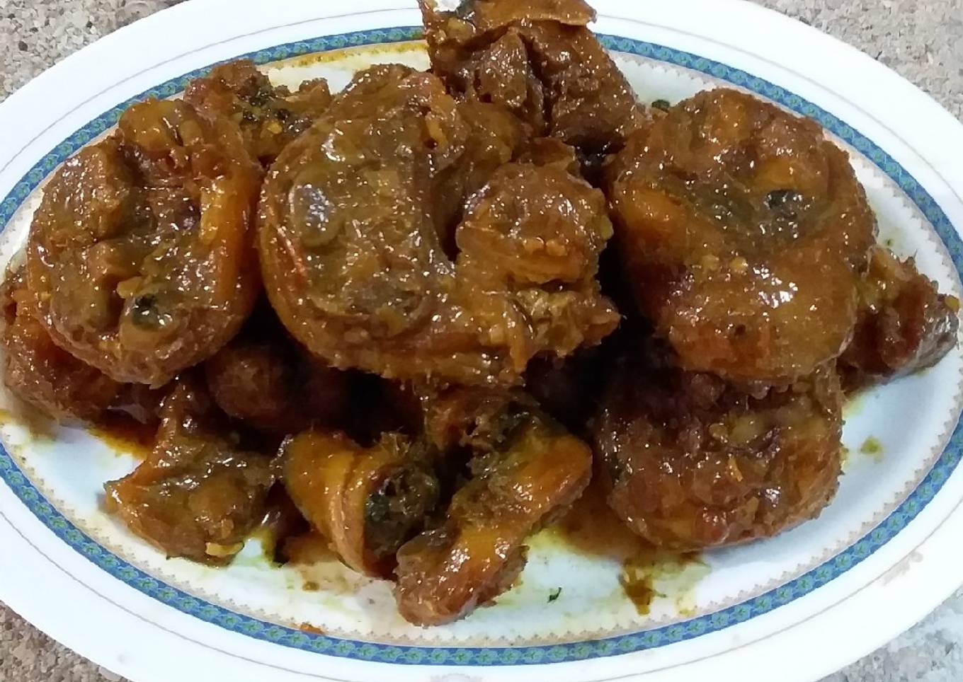 Kaki babi masak pedas gurih manis