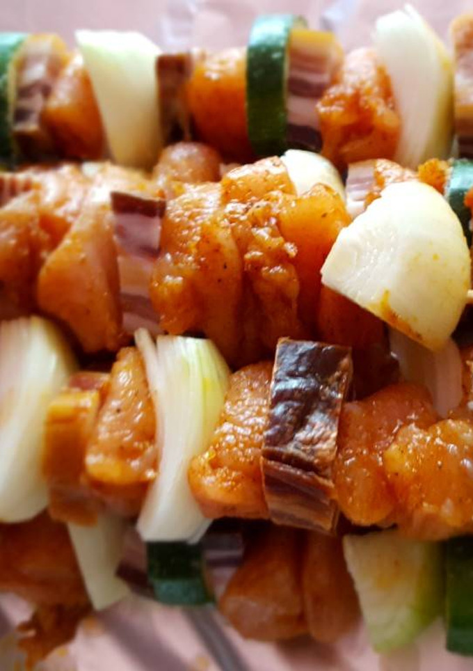 Csirkemelles saslik, bazsalikomos burgonyával recept fotója