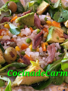 Una foto de Ensalada de colores y sabores con arroz