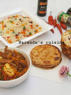 A picture of Pineapple rice with shredded chicken sauce.