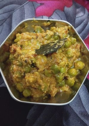 A picture of Dry matar paneer.