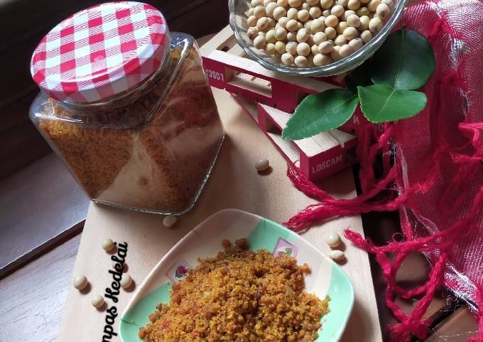 Langkah Mudah untuk Menyiapkan Serundeng Ampas Susu Kedelai 🌶️, Enak Banget