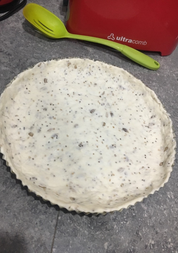 Una foto de Masa para empanadas o tartas semillada casera 🥧